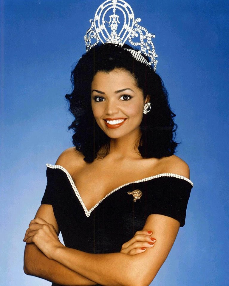 Chelsi Smith fallece la estadounidense que fue Miss Universo 1995