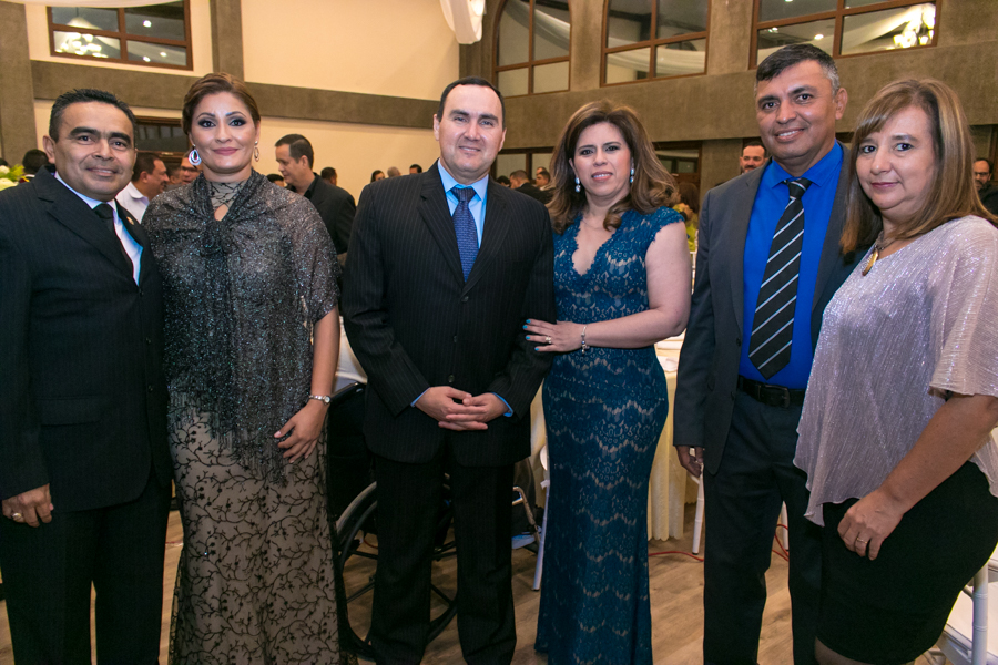 Una noche memorable disfrutaron los liceístas que acudieron a su reencuentro, tras 30 años de haberse graduado. Ahora, son empresarios, esposos y hombres de éxito