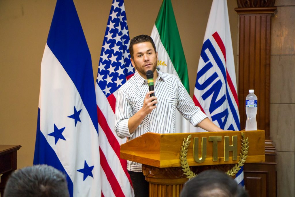 Convenio Uth y Funadeh