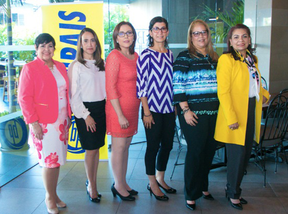 Los pañuelos solidarios de Operación Sonrisa y Banco del País