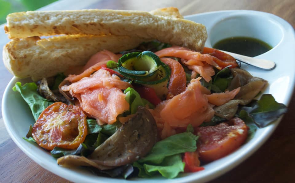 Healthy Salads by Welchez Café 