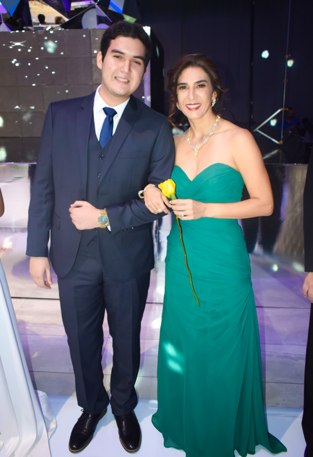 Padres y graduados escuela Santa María del Valle