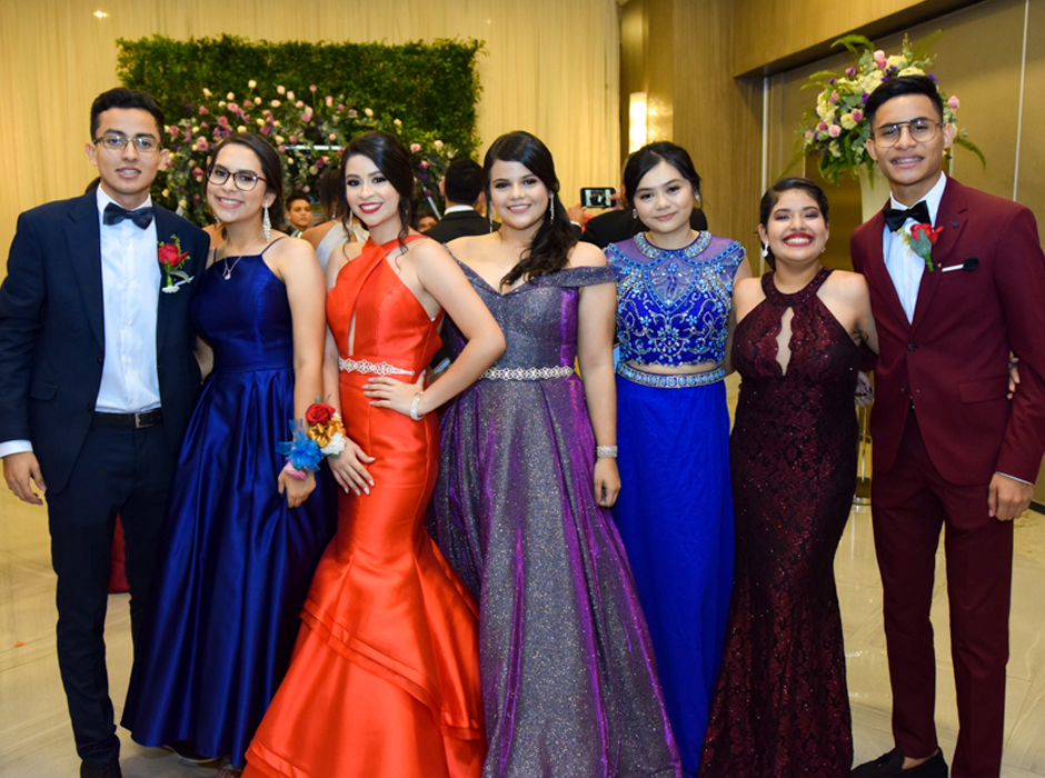 Fiesta de graduación seniors 2019 de la Happy New Dawn School