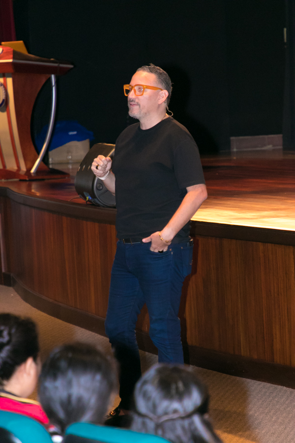 Charla ¿Cómo venderle a los millennials? en USAP
