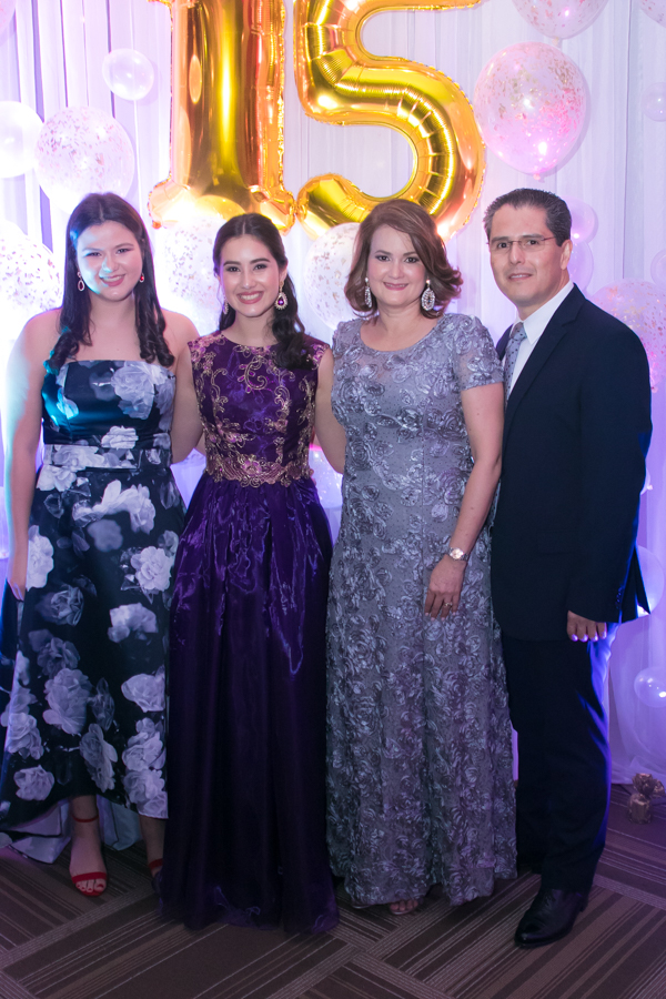 Quince años de Ana Morales