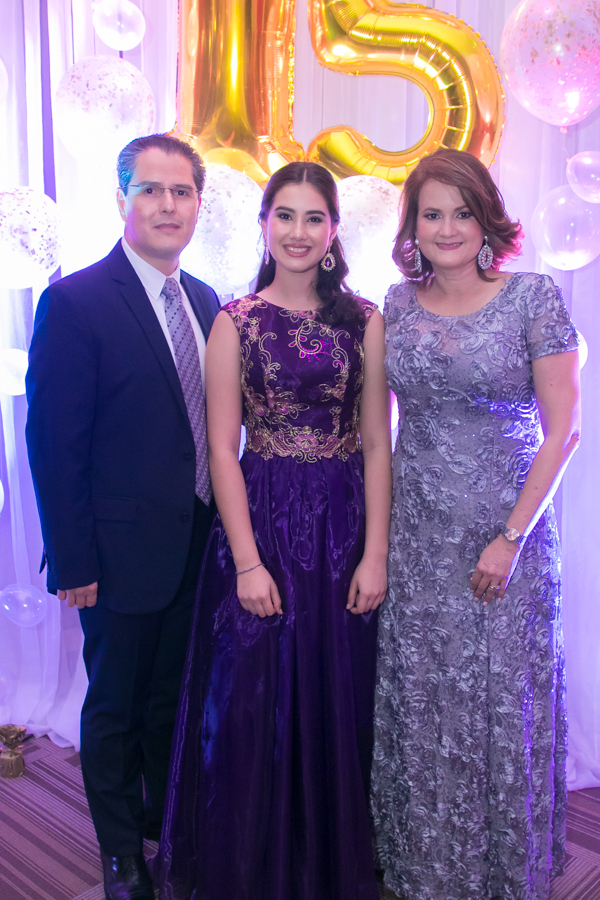 Quince años de Ana Morales