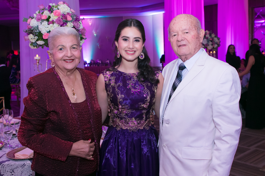 Quince años de Ana Morales