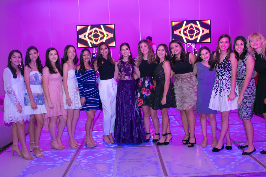 Quince años de Ana Morales