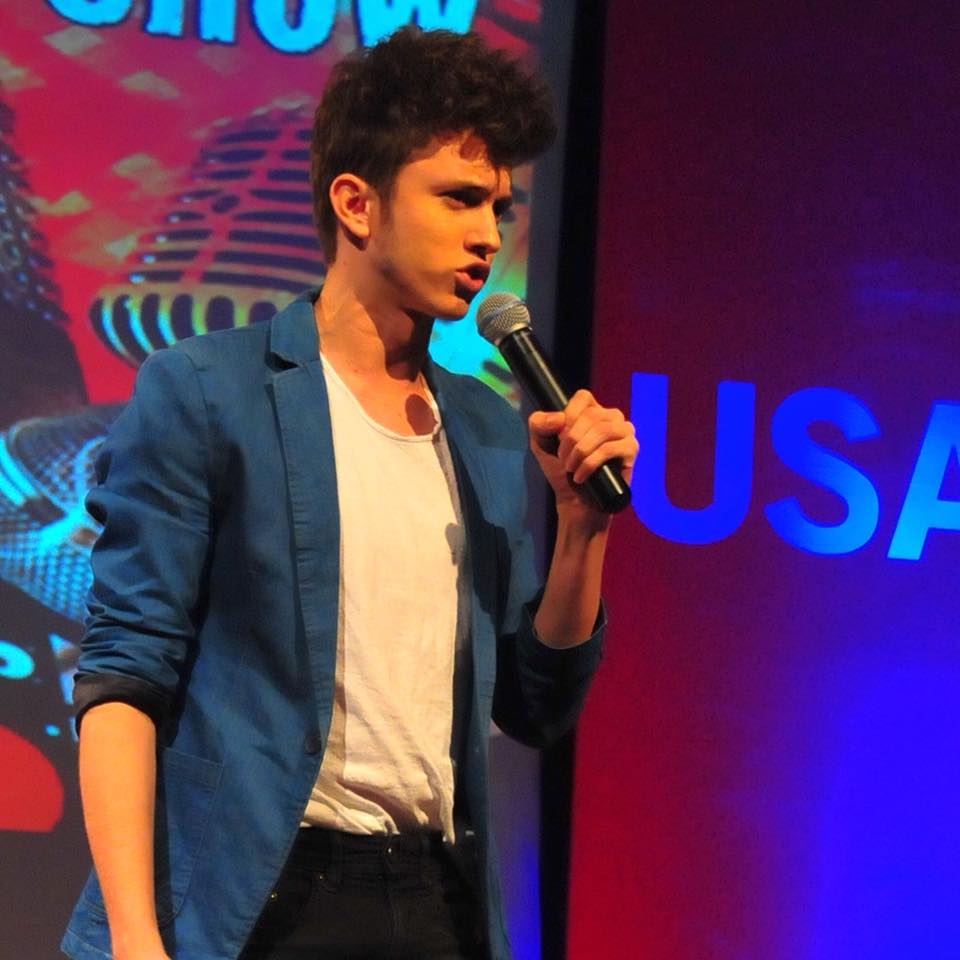 Josué Cover y Carlos Hernández, estudiante de UNAH-VS en Sudamérica