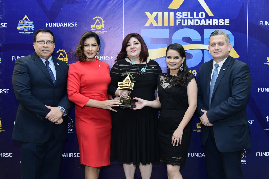 Universidad Tecnológica de Honduras UTH recibe séptimo sello de RSE