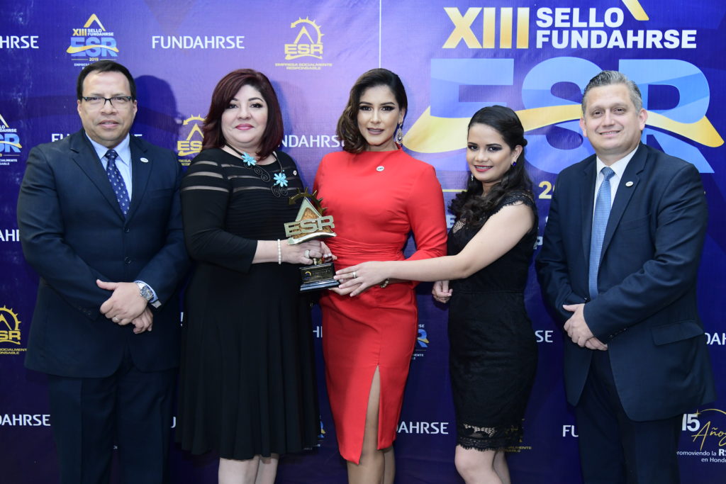 Universidad Tecnológica de Honduras UTH recibe séptimo sello de RSE