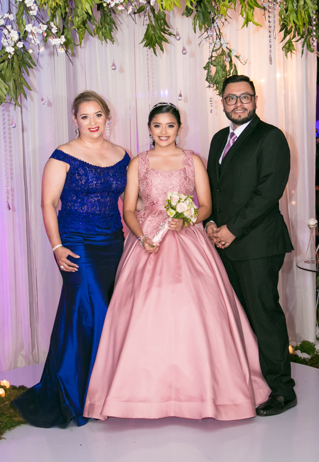La fiesta de quince años de Mónica Villeda