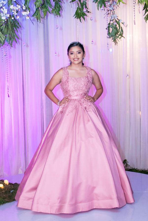 La fiesta de quince años de Mónica Villeda