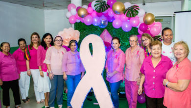 La Liga contra el Cáncer enciende el listón rosa