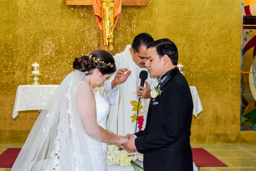 La boda religiosa de Enma Gonzalez y Mario Banegas