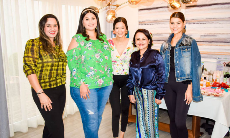 Bazar navideño en Residenza Río de Piedras