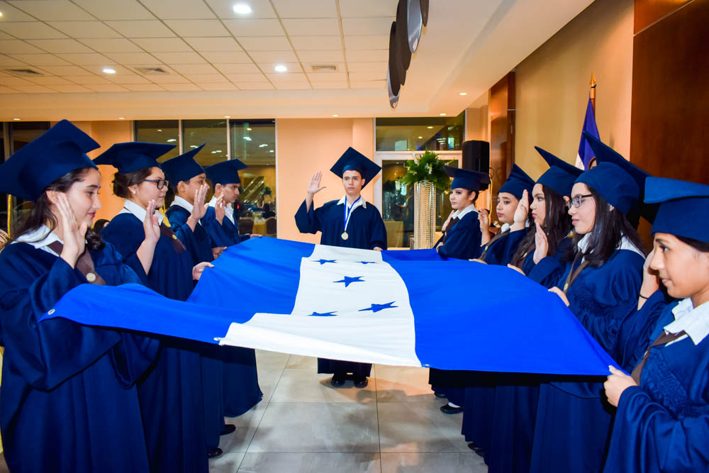Graduación noveno grado Adonay Bilingual School