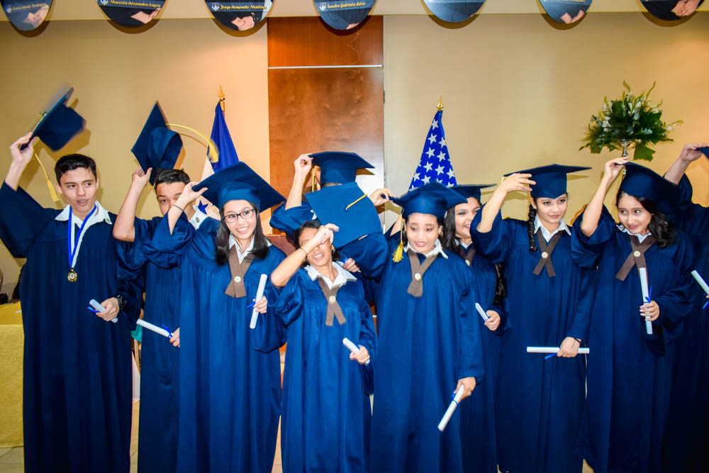 Graduación noveno grado Adonay Bilingual School