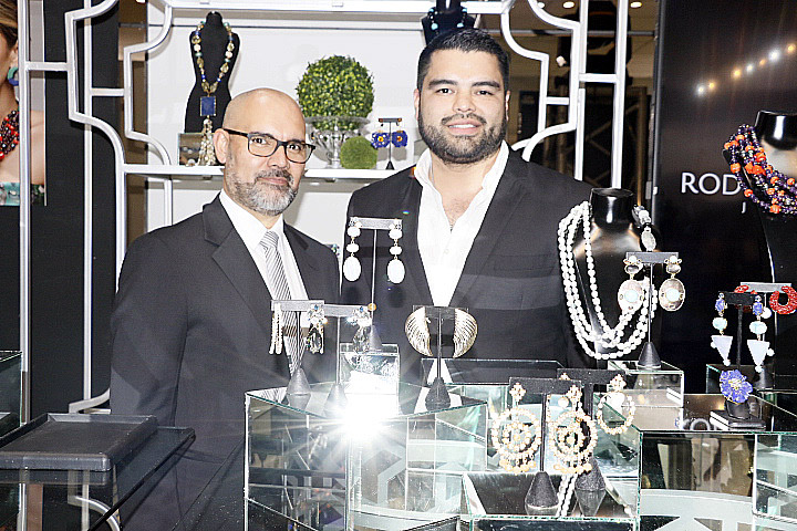 Legados by Rodolfo Lugo