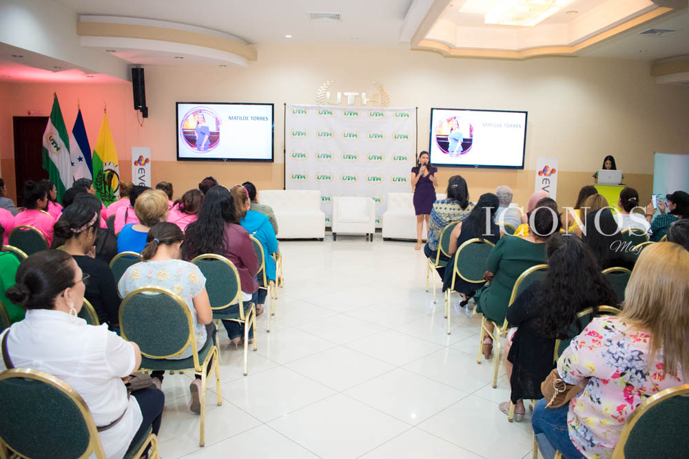 Celebremos ser Mujer en UTH San Pedro Sula