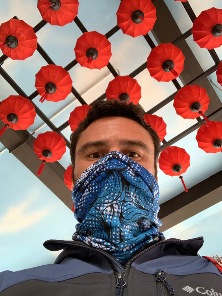 6. Usar mascarilla, especialmente en lugares cerrados, para evitar un virus raro