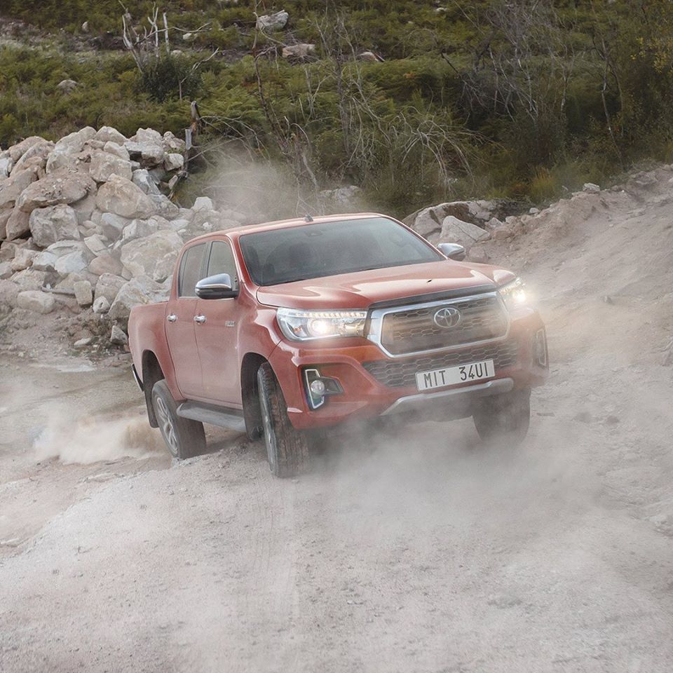 Toyota Hilux by Corporación Flores