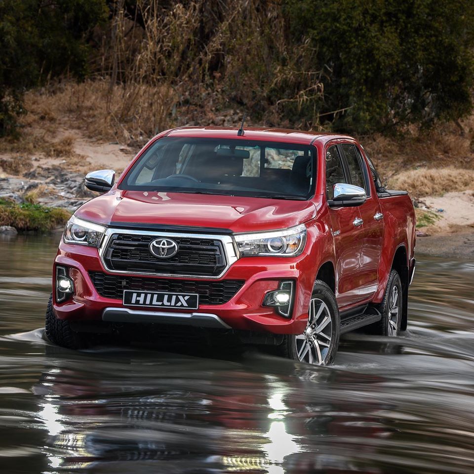 Toyota Hilux by Corporación Flores