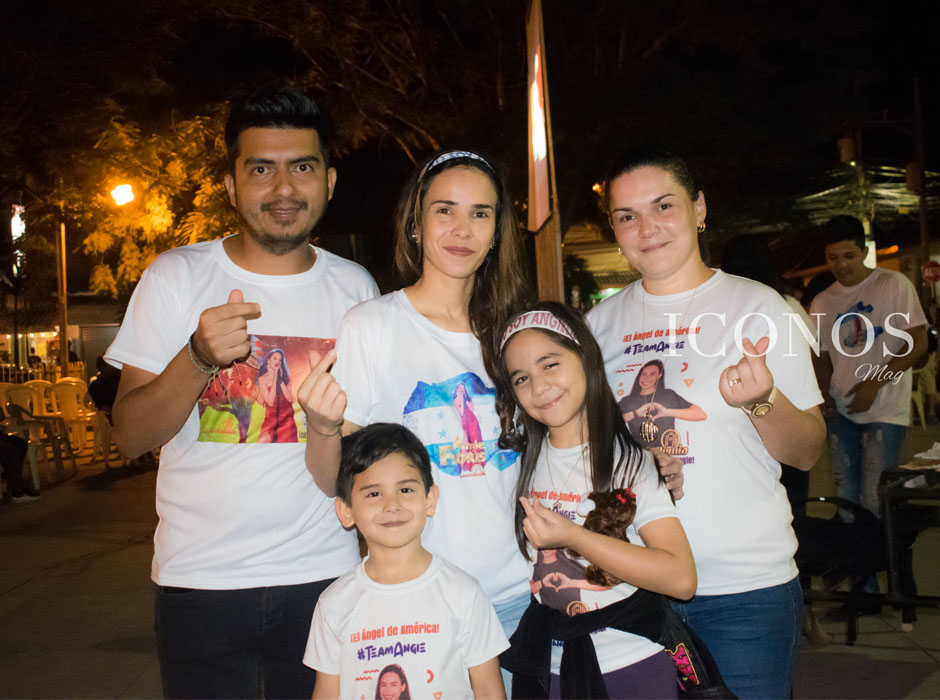Apoyo a Angie Flores La Academia en Cofradía