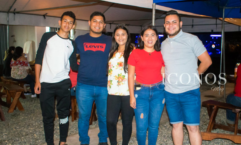 Concierto virtual Angie Flores en La Placita Sps