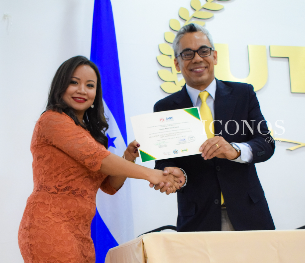 Academia de mujeres emprendedoras AWE