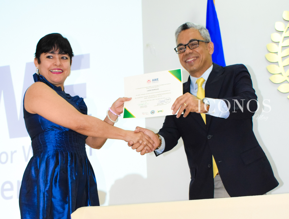 Academia de mujeres emprendedoras AWE