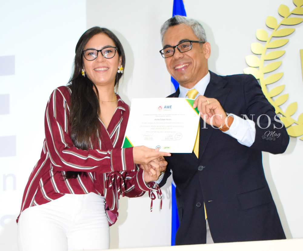 Academia de mujeres emprendedoras AWE