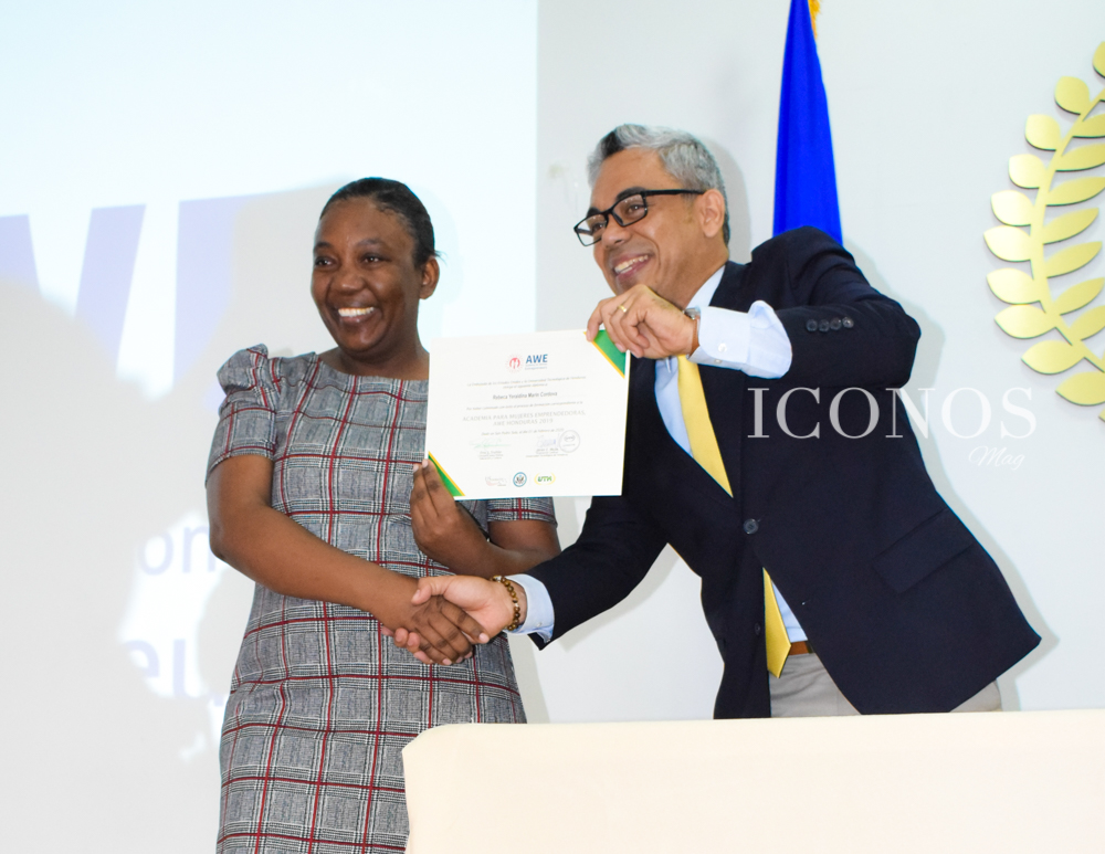 Academia de mujeres emprendedoras AWE