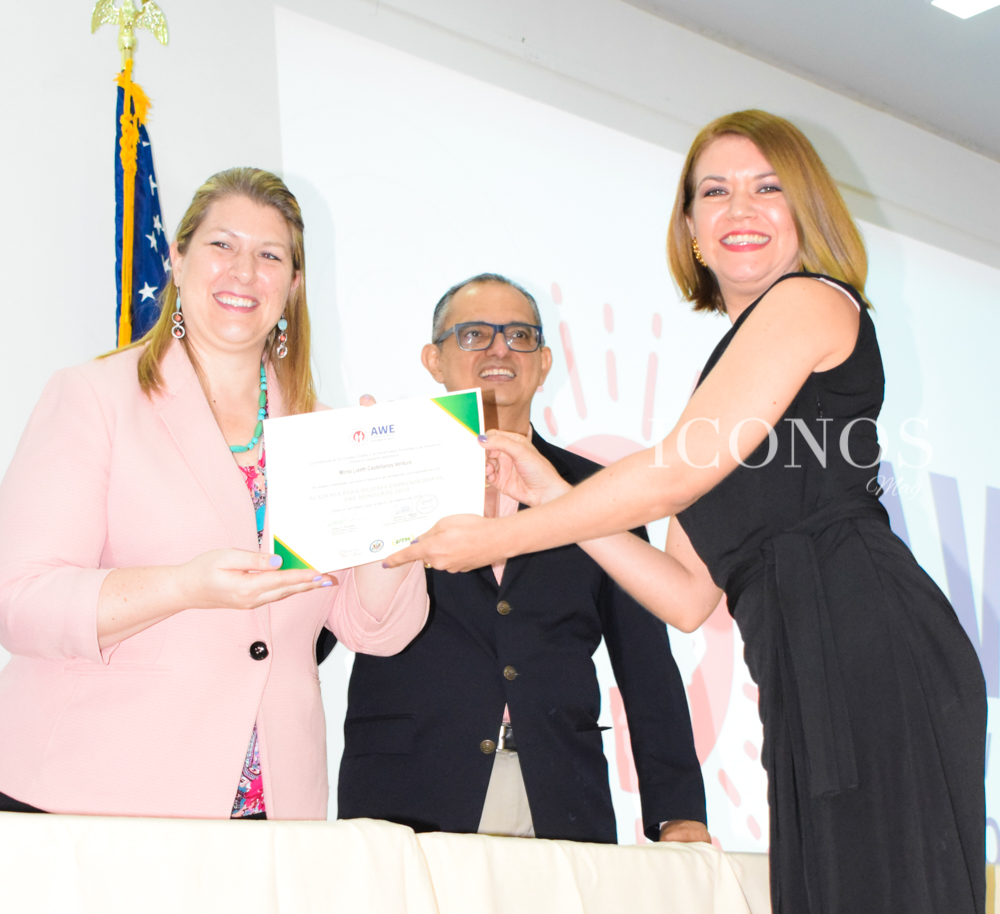 Academia de mujeres emprendedoras AWE