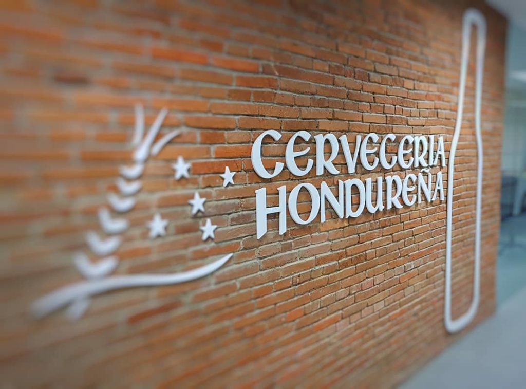 Cervecería Hondureña donación alcohol sanitizante