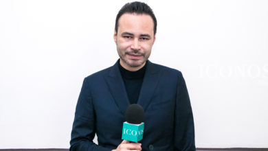 Carlos Campos charla staff de Iconos Mag