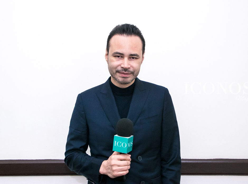 Carlos Campos charla staff de Iconos Mag