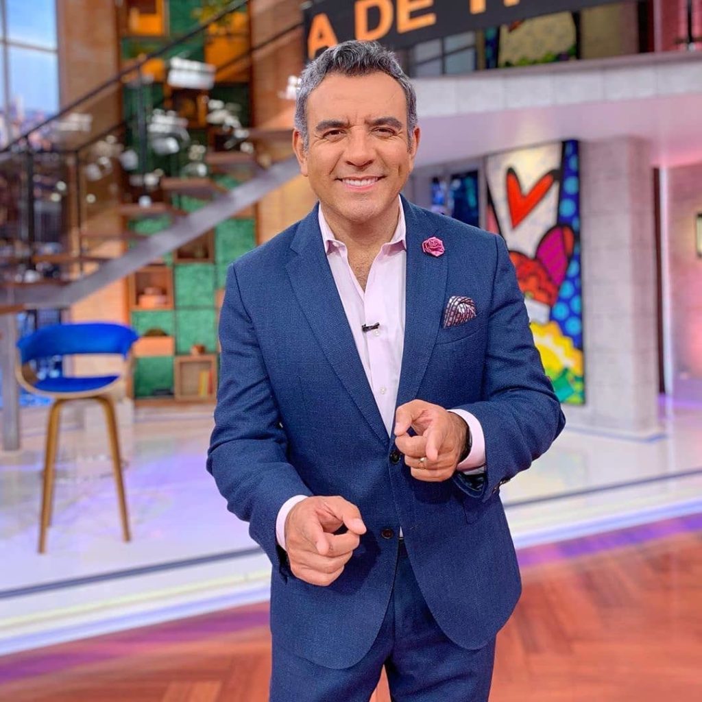 El presentador Héctor Sandarti 