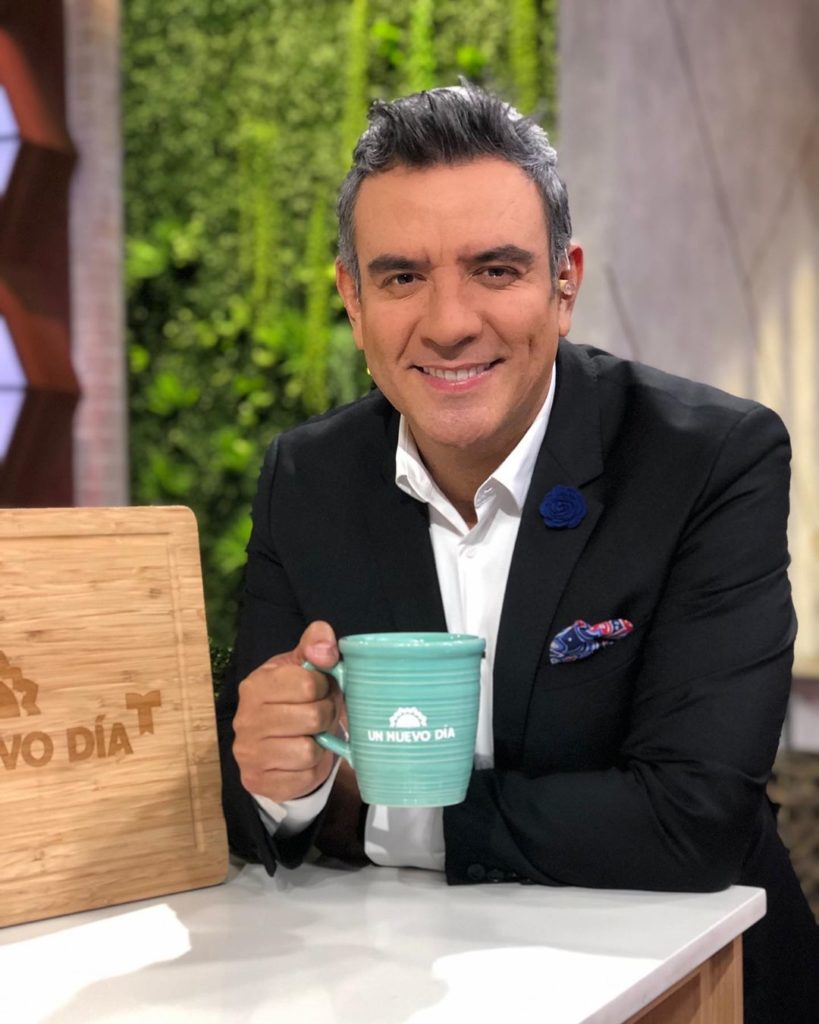 El presentador Héctor Sandarti 