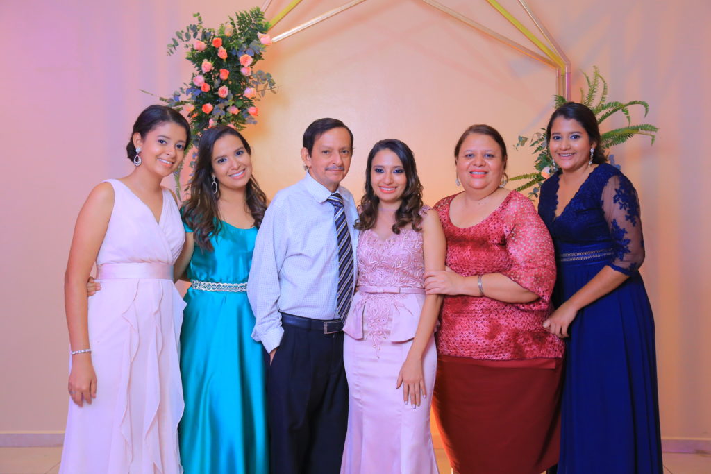 La fiesta de Grethel María Mena Sánchez