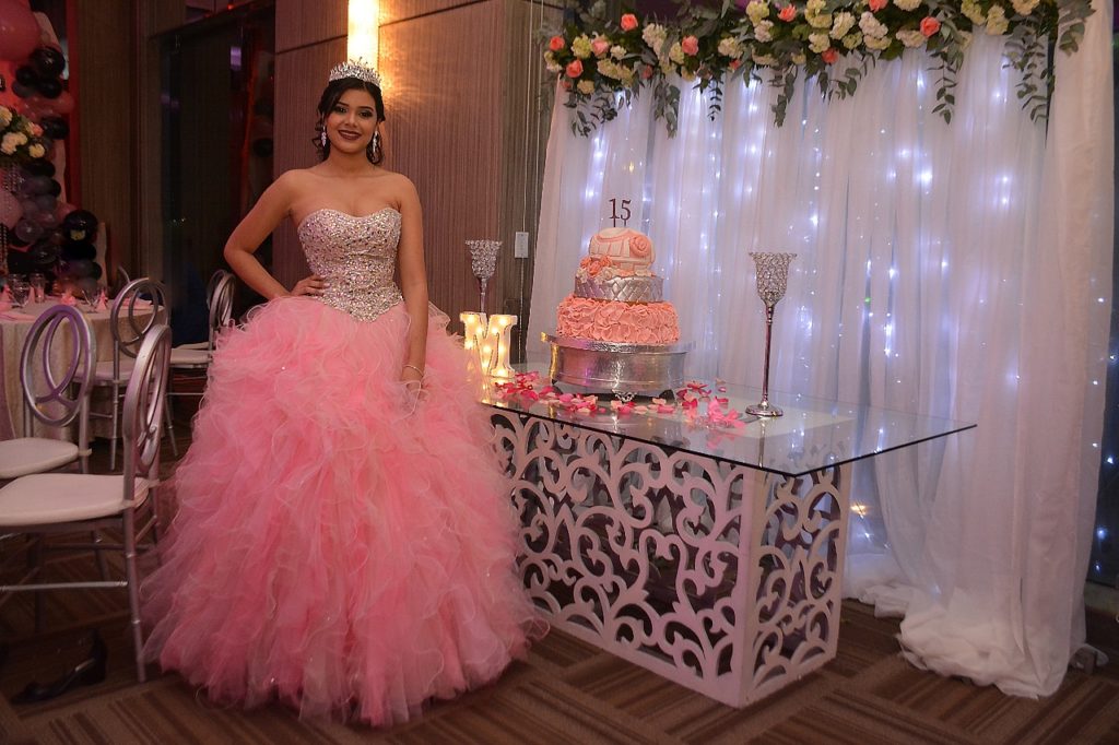 Los quince años de Mynely Abril Medina Andino