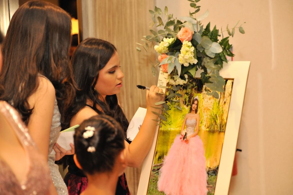 Los quince años de Mynely Abril Medina Andino