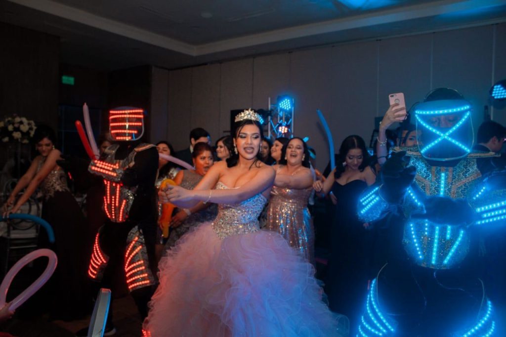 Los quince años de Mynely Abril Medina Andino