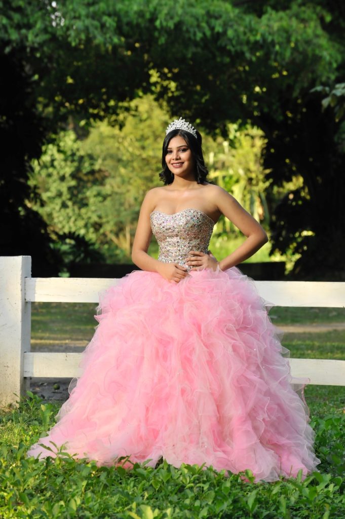 Los quince años de Mynely Abril Medina Andino