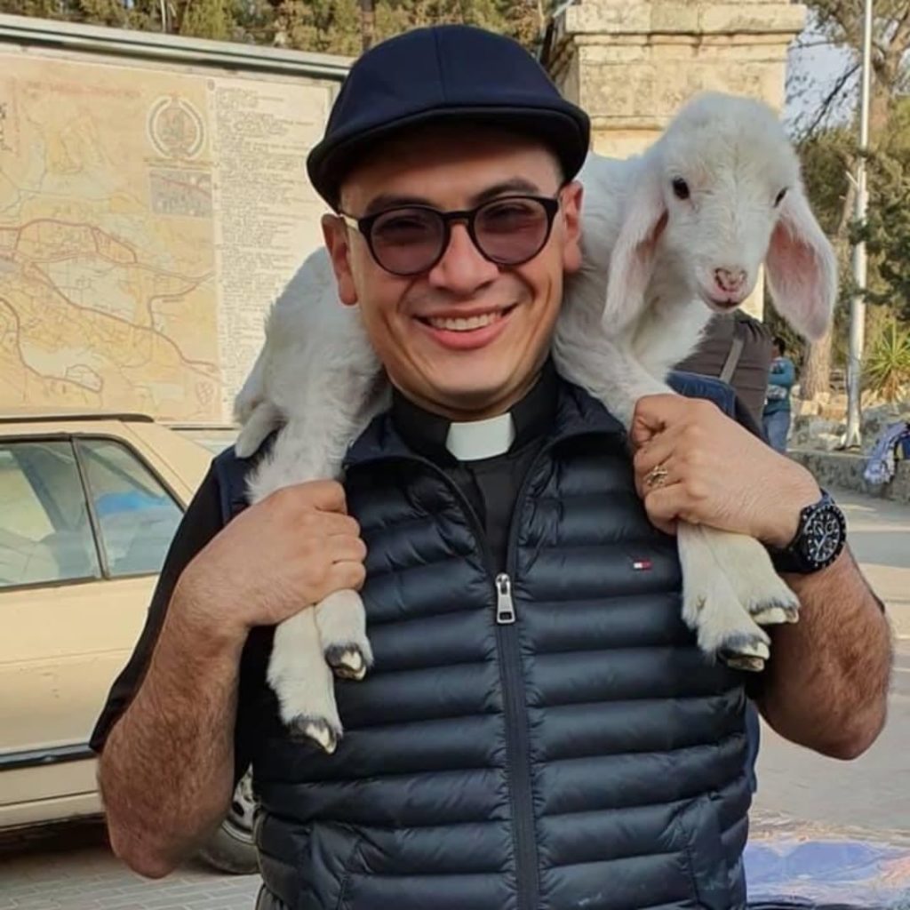 el padre Henry Asterio