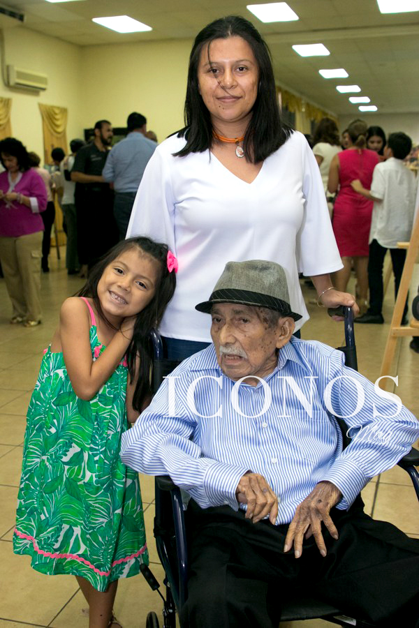 Alfonso Flores