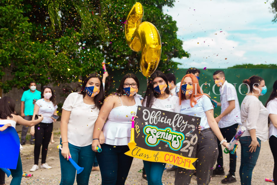 Entrance Seniors 2021 Del Valle School