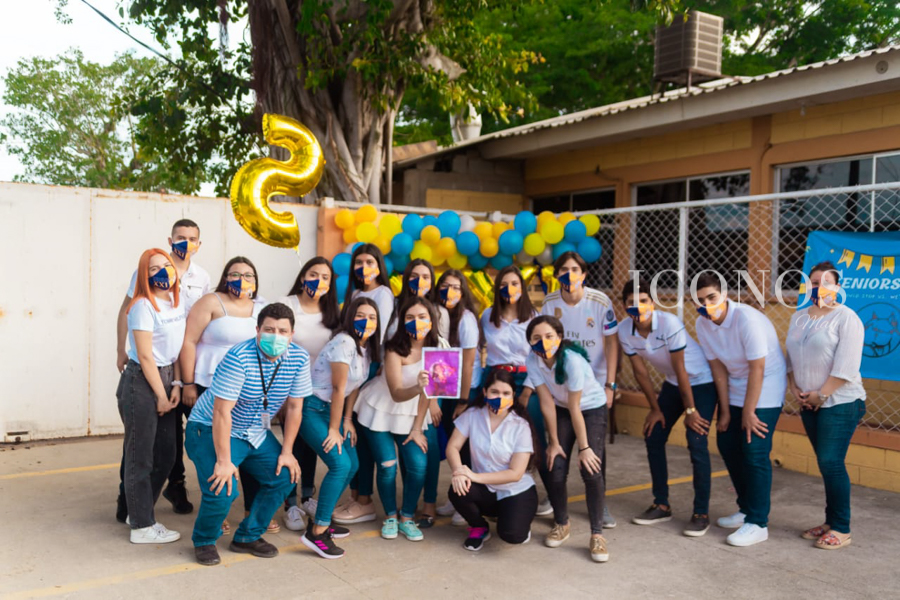 Entrance Seniors 2021 Del Valle School