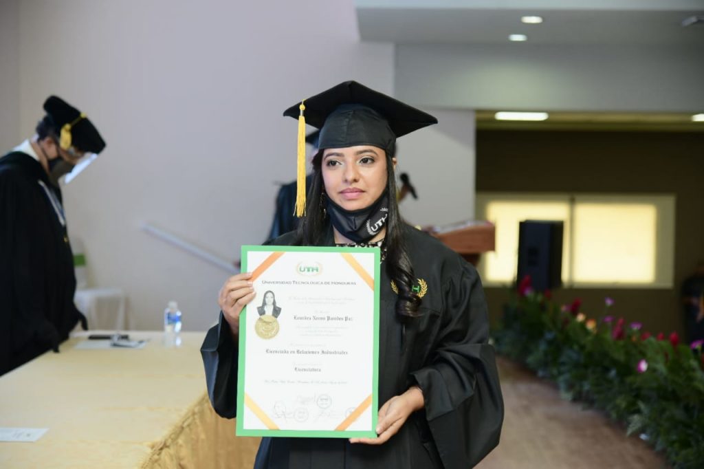 Graduación UTH promoción pandemia 2020 