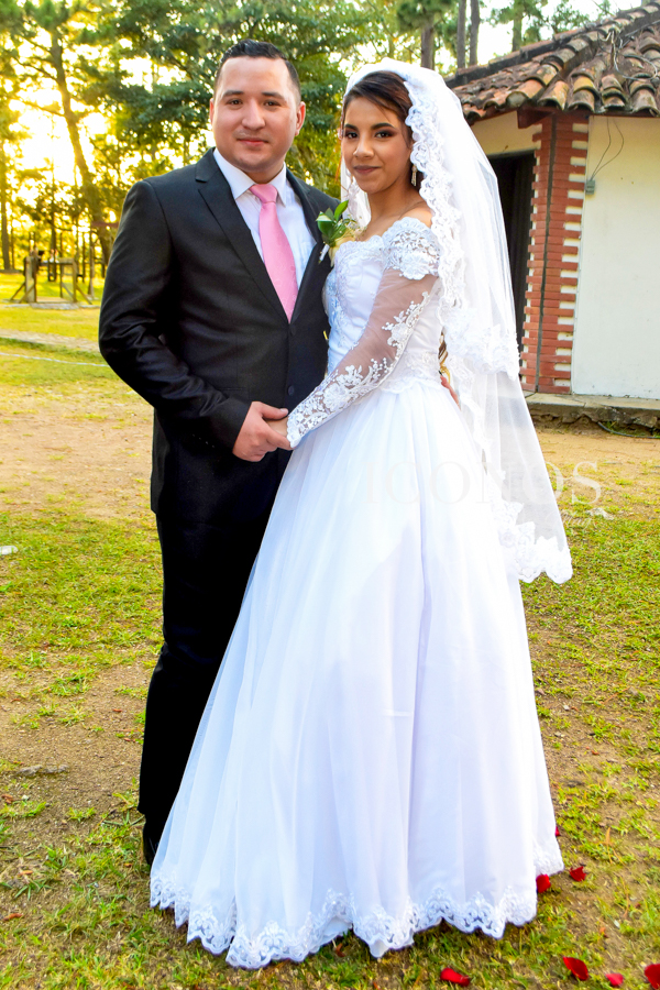 Jasmín Pérez y Emerson Cardona 